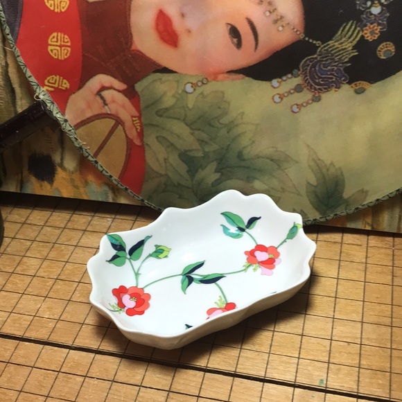 The Toscany Collection Taiwan Red Pink Flower Trinket Dish 4.24”L x 3 1/8”W x1”H - Picture 7 of 9